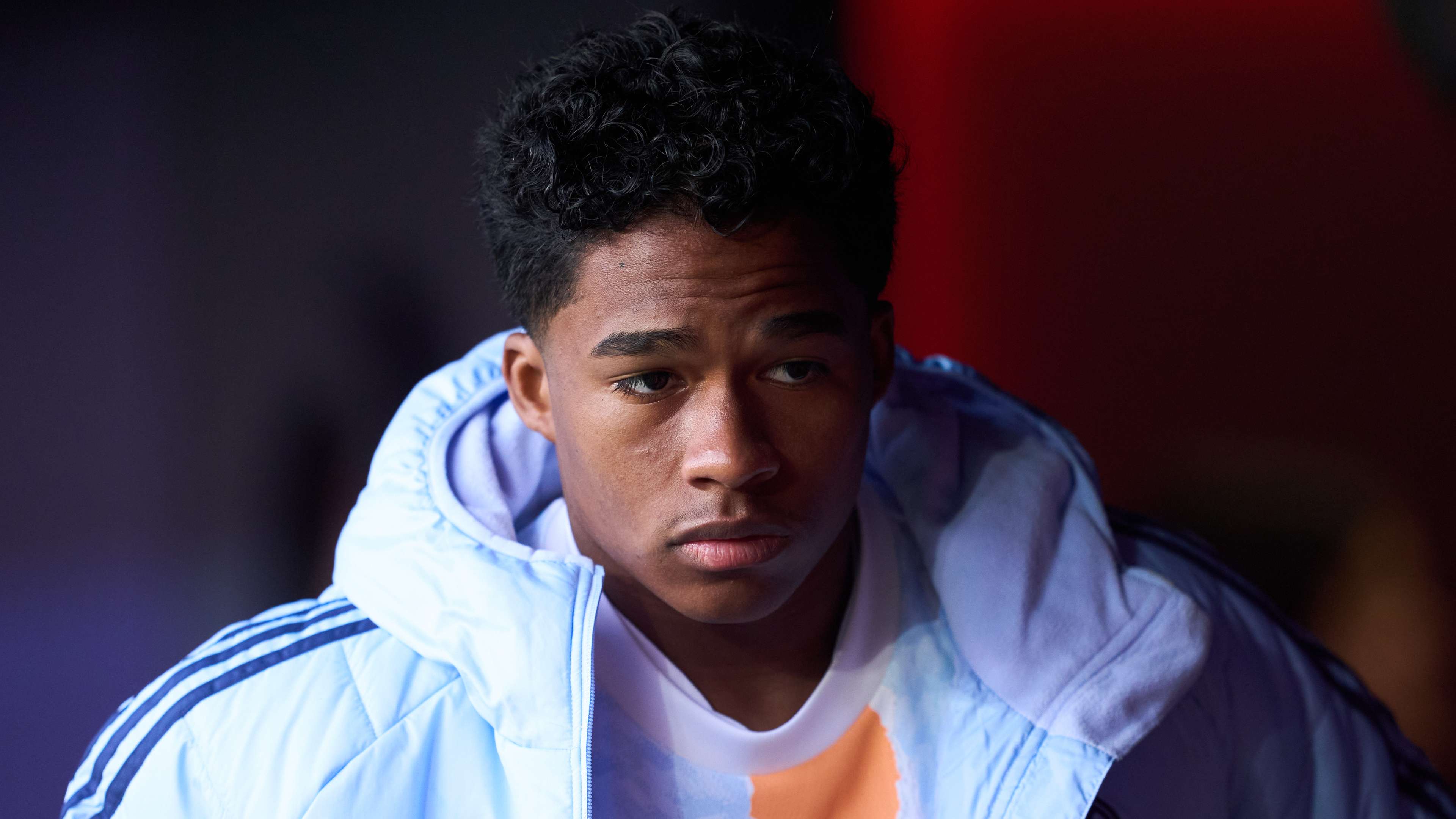 待充满了激 待充满了激